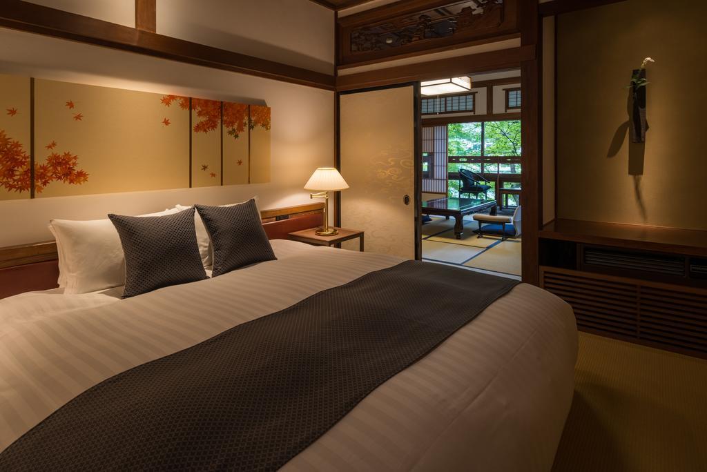旅館 積善館　佳松亭・山荘 4*