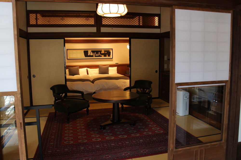 積善館　佳松亭・山荘 4*