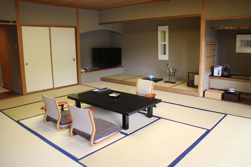 積善館　佳松亭・山荘 旅館 中之条町